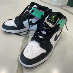 Air Jordan 1 Mid Pastel Black Toe GS - Size 5.5Y